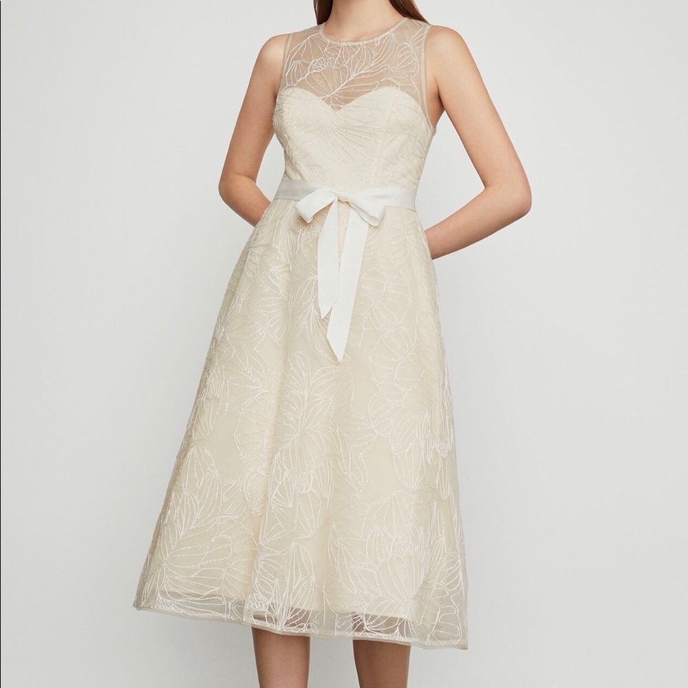 Romantic embroidered midi BCBG dress!